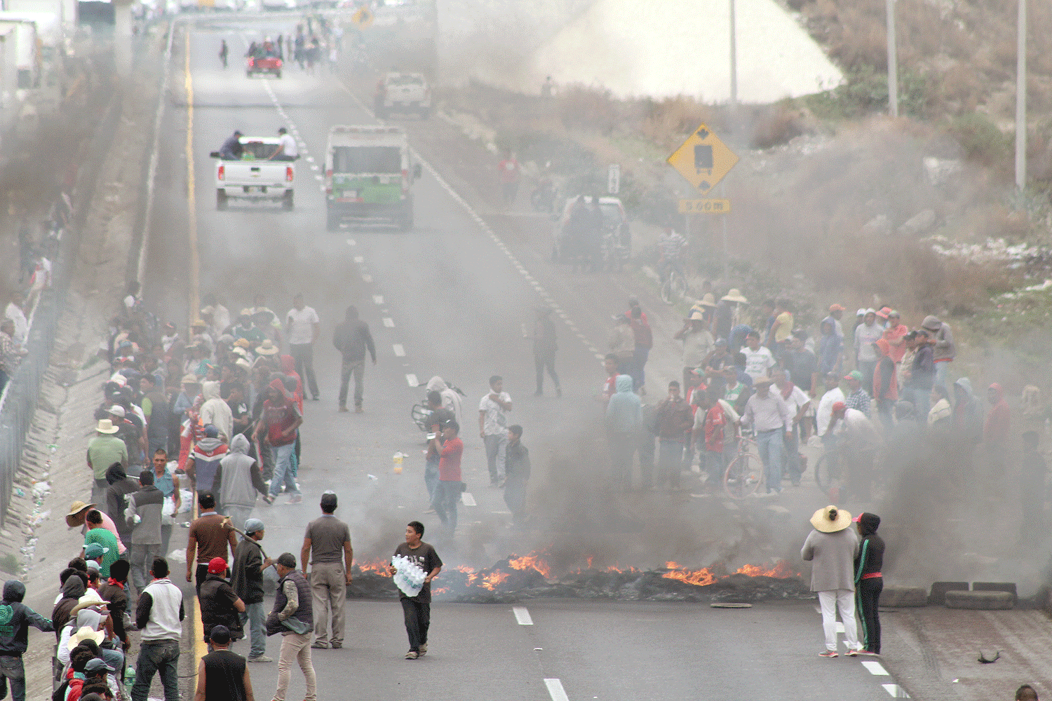 Balacera entre militares y huachicoleros; 10 muertos