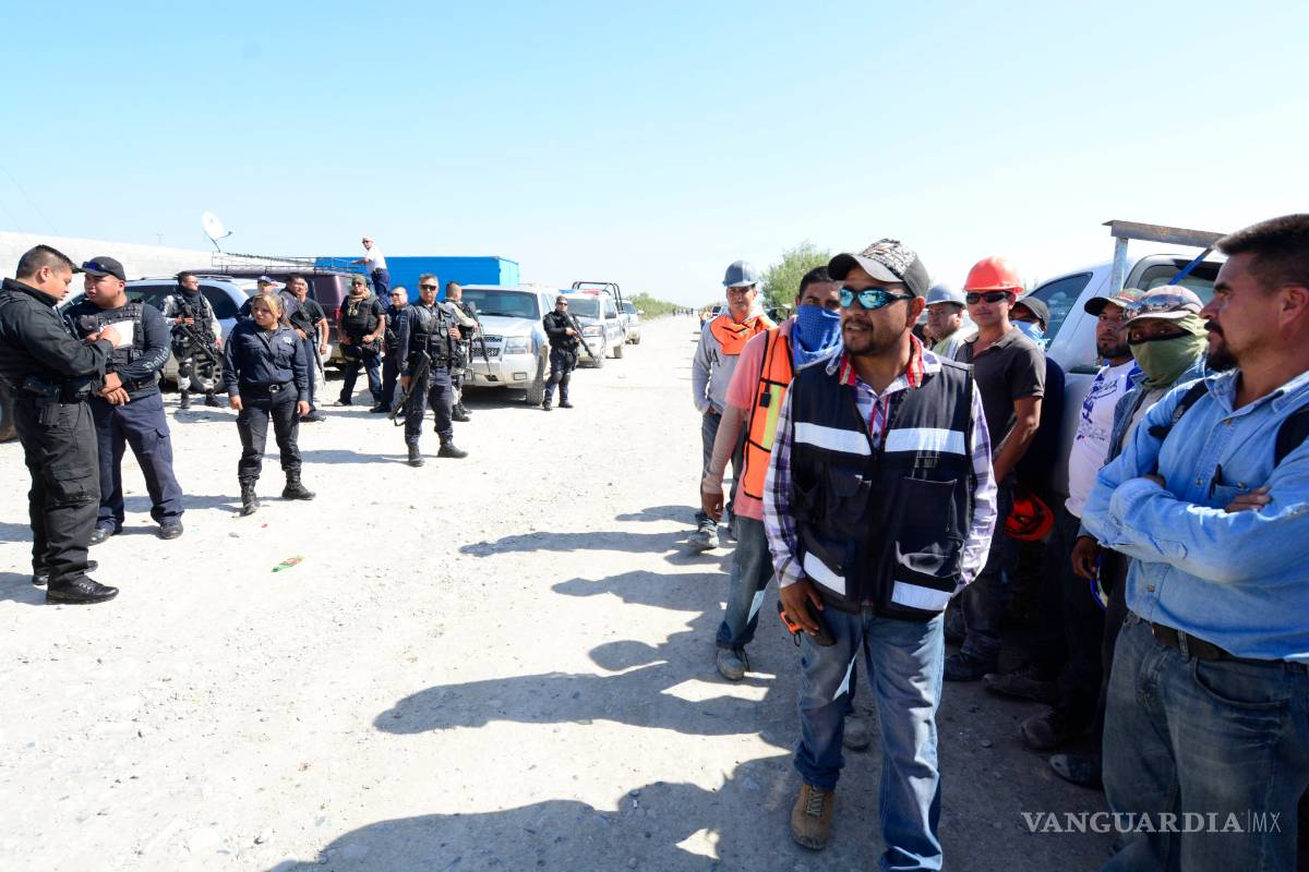 $!Albañiles levantan los muros del CEFERESO, desde su propia cárcel