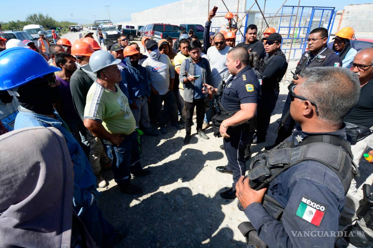 $!Albañiles levantan los muros del CEFERESO, desde su propia cárcel