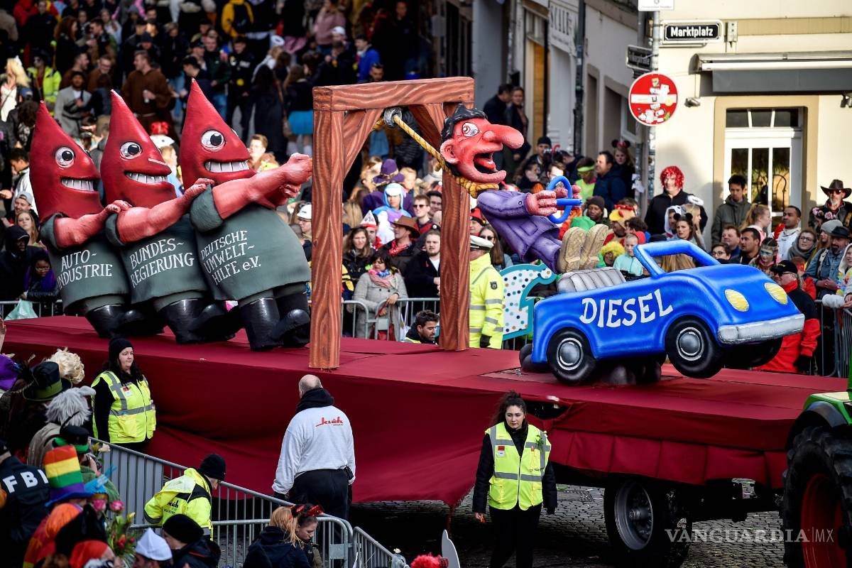 $!Carnaval alemán se burla de los políticos (fotogalería)
