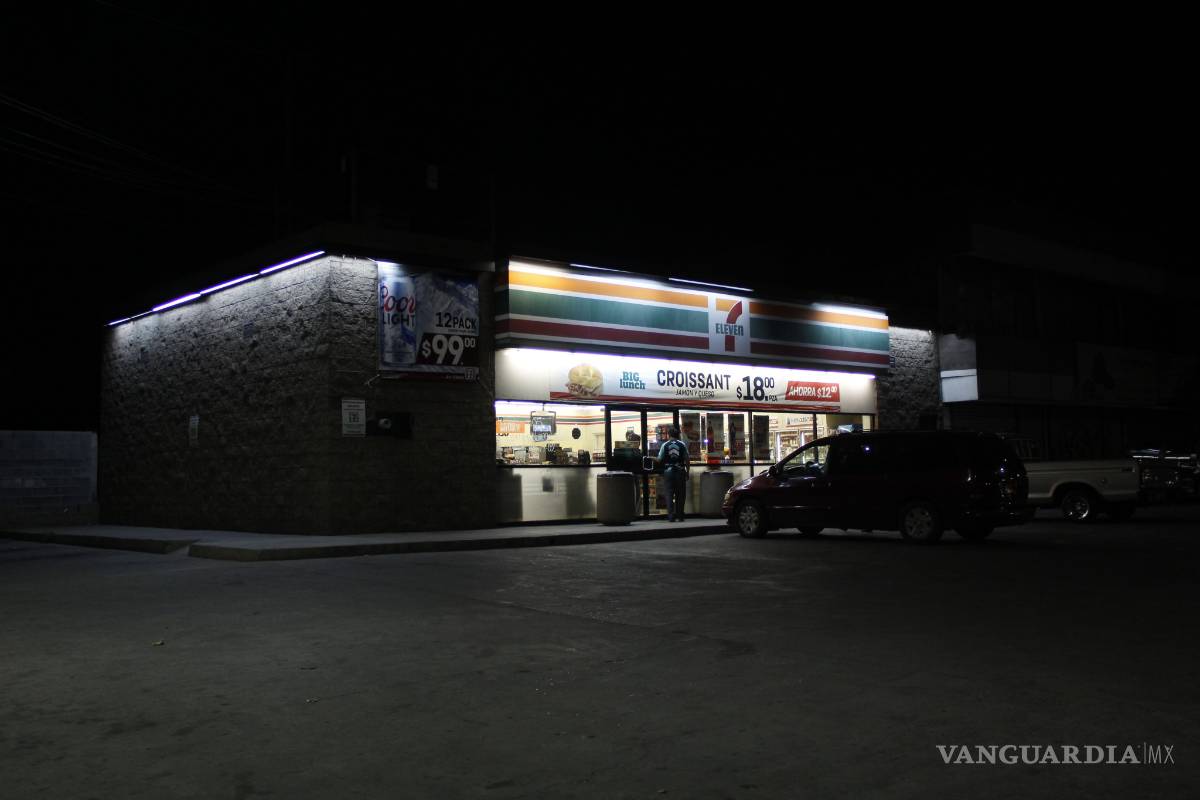 Asalta dos tiendas con navaja en mano en Saltillo