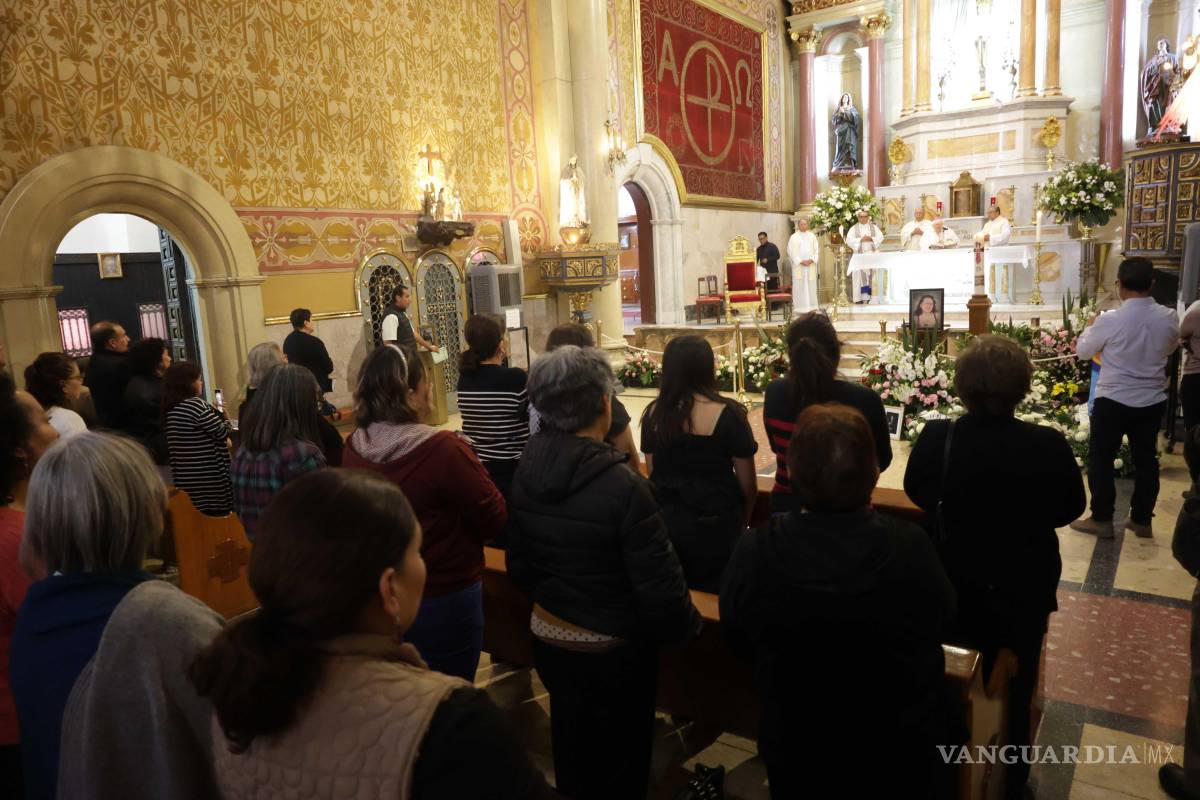 $!La ceremonia reunió a familiares, amigos y colectivos como Fuundec-Fundem, que rindieron homenaje a su trayectoria en favor de las víctimas de desaparición en Coahuila.