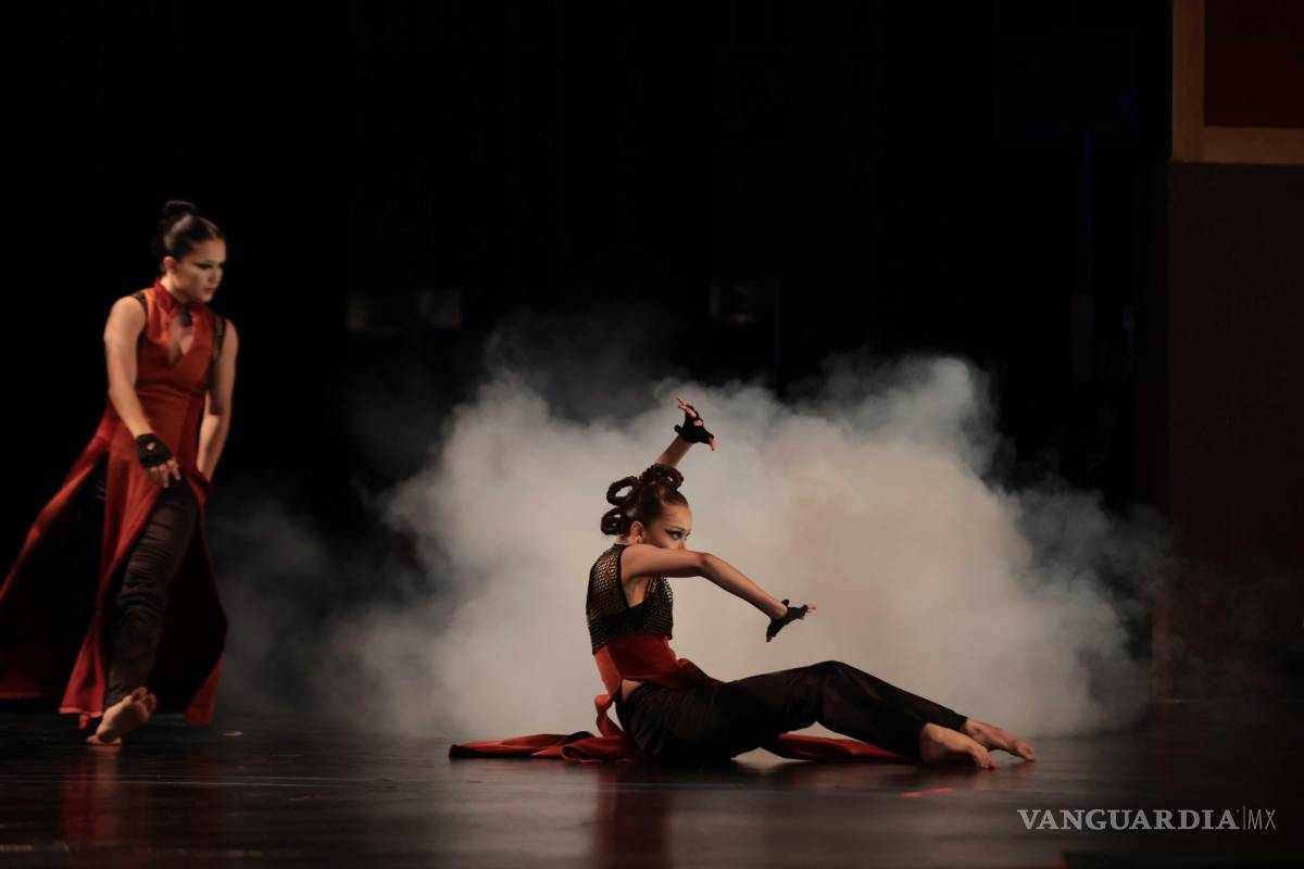 $!La obra ‘Ofelia 2.0’ hipnotiza a Saltillo con un espectáculo de danza futurista
