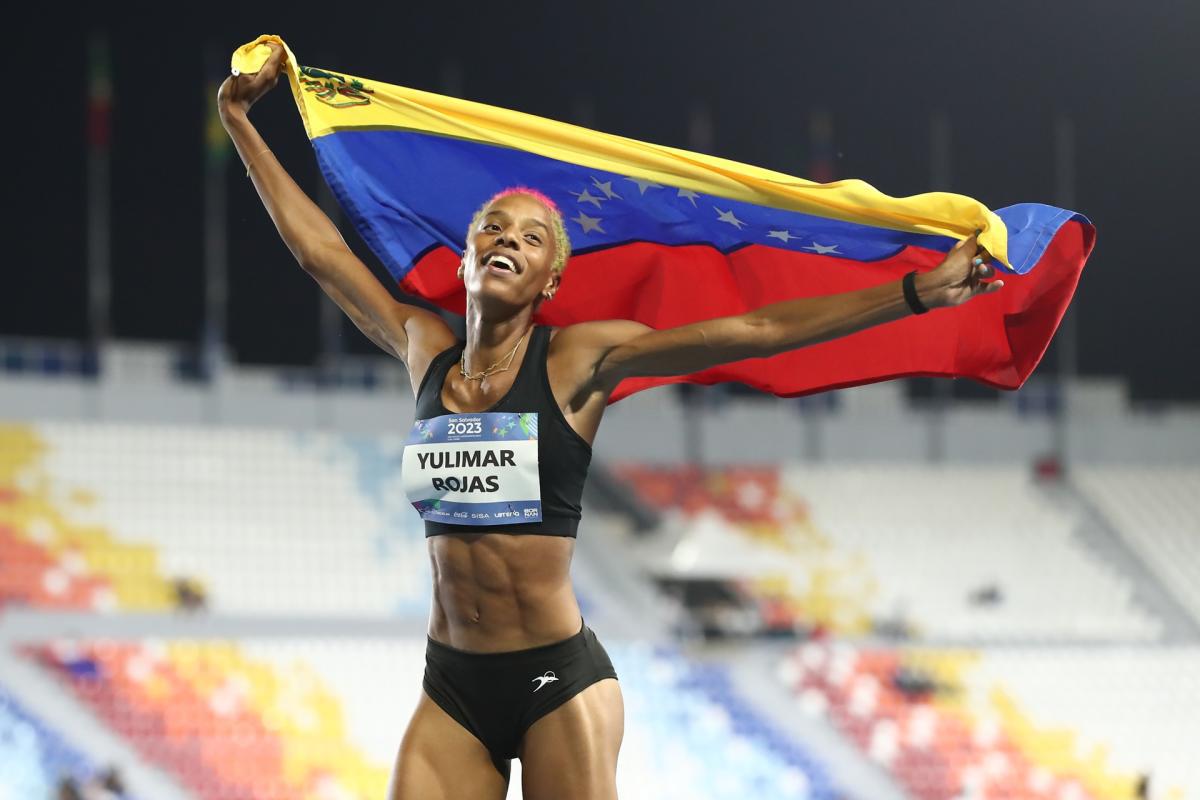 $!Yulimar Rojas, la campeona olímpica y mundial en salto triple, ha establecido récords mundiales.