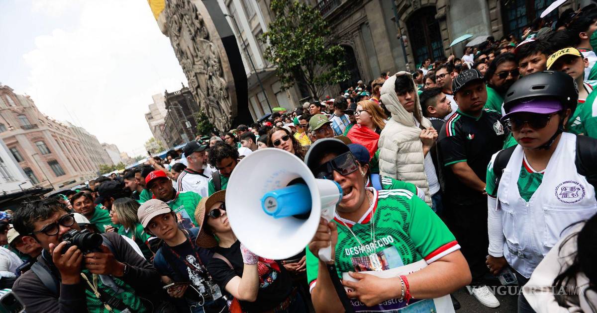 Izquierda de Palacio. Derecha de garrote: El régimen que se odia a sí mismo