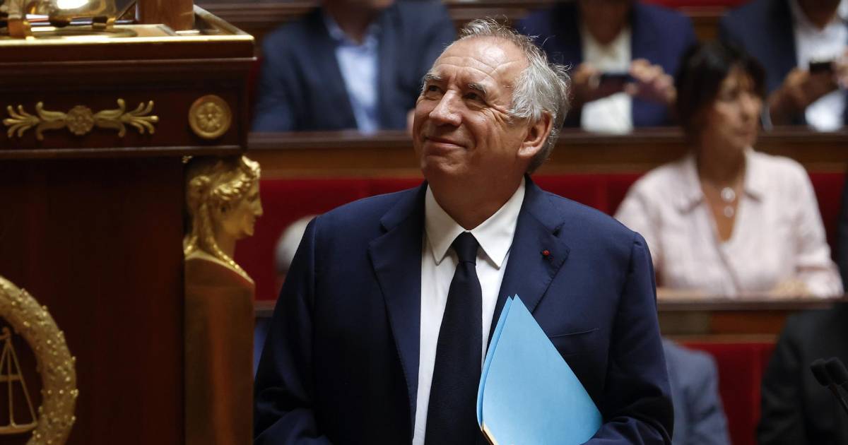 Primer ministro de Francia, François Bayroun, presentará dimisión el martes al perder moción de confianza