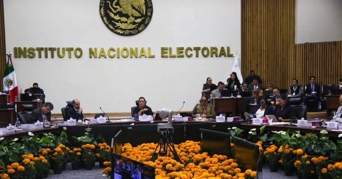 El INE (¡sacado de onda!) en su laberinto