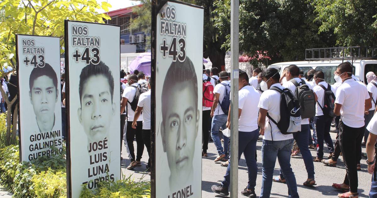 Ordenan a jueza valorar regreso a prisión de ex fiscal por caso Ayotzinapa