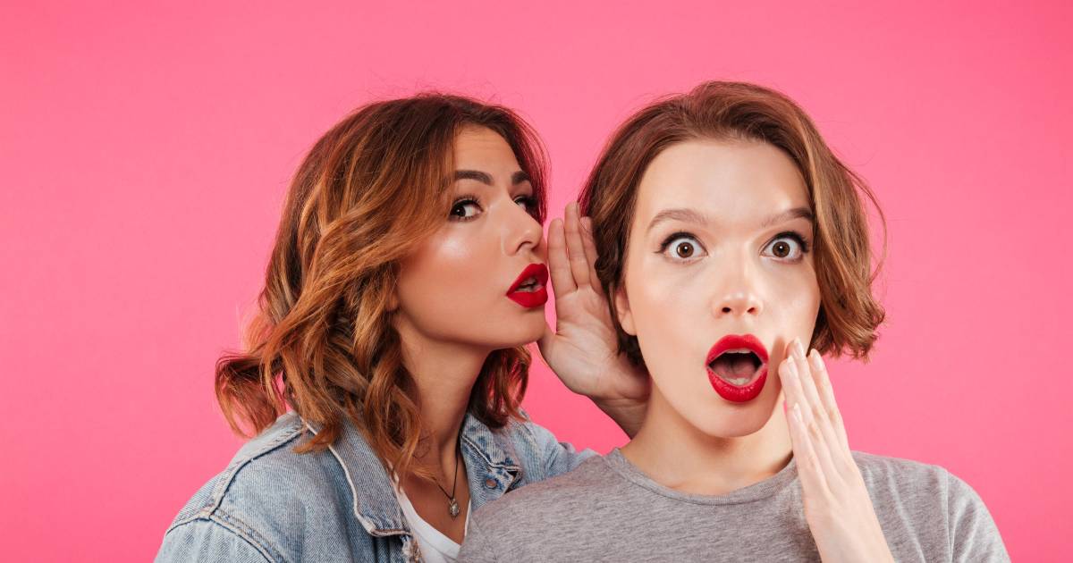 Mujeres chismosas. Y hombres chismosos