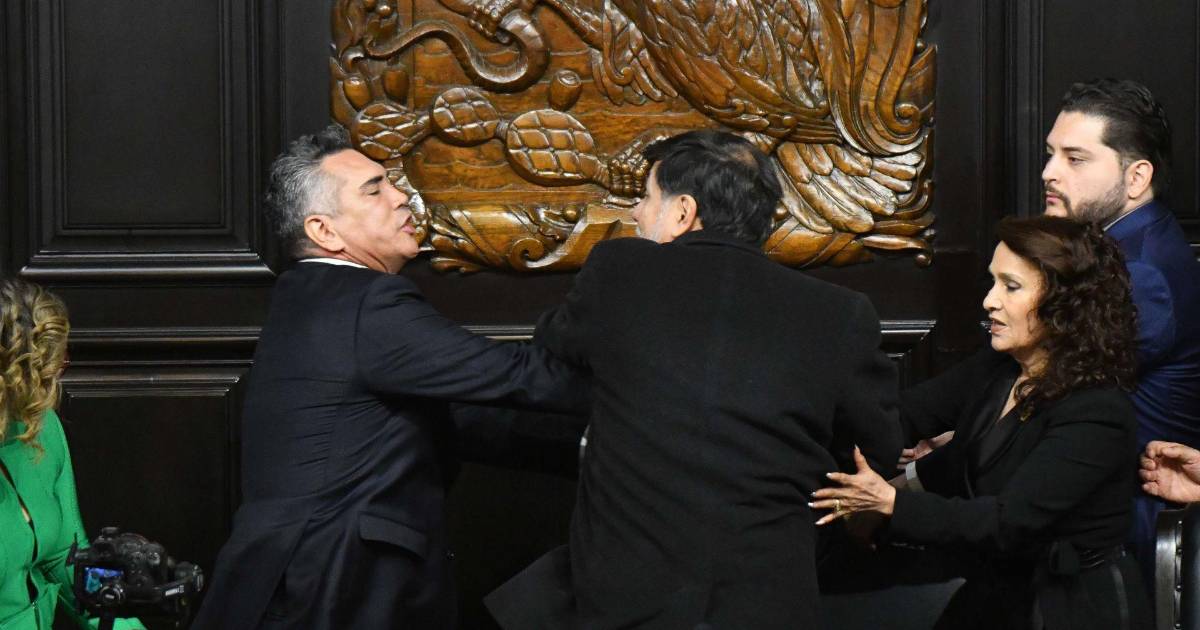 Noroña denuncia ante FGR a “Alito” Moreno tras agresión en el Senado