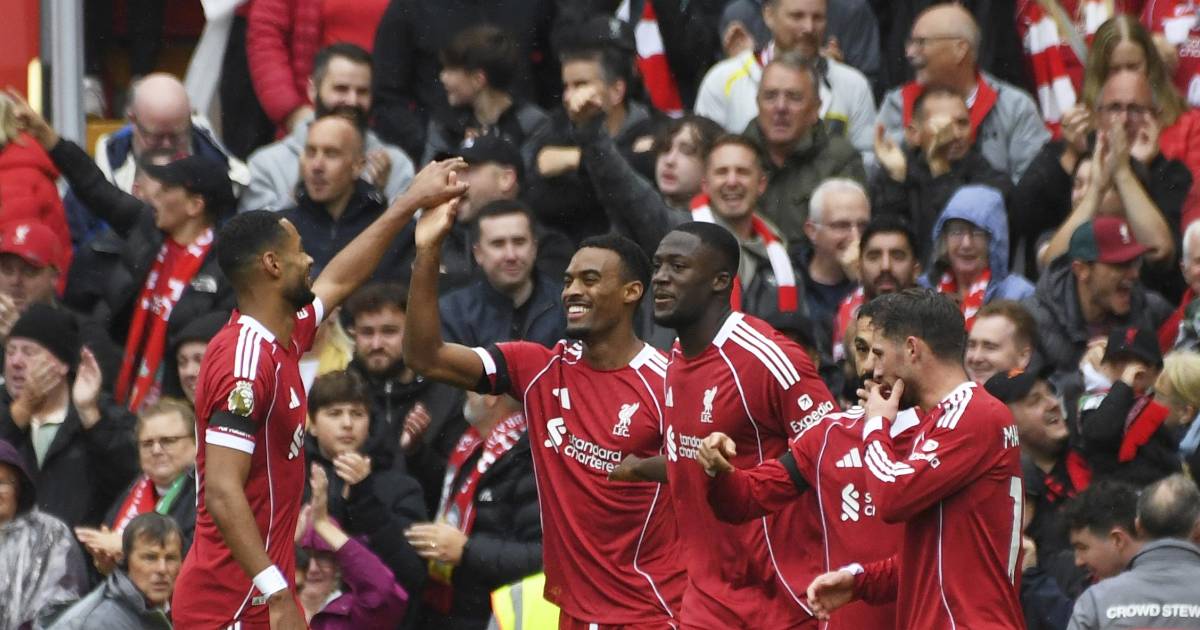 Liverpool derrota al Everton y mantiene paso perfecto en la Premier League