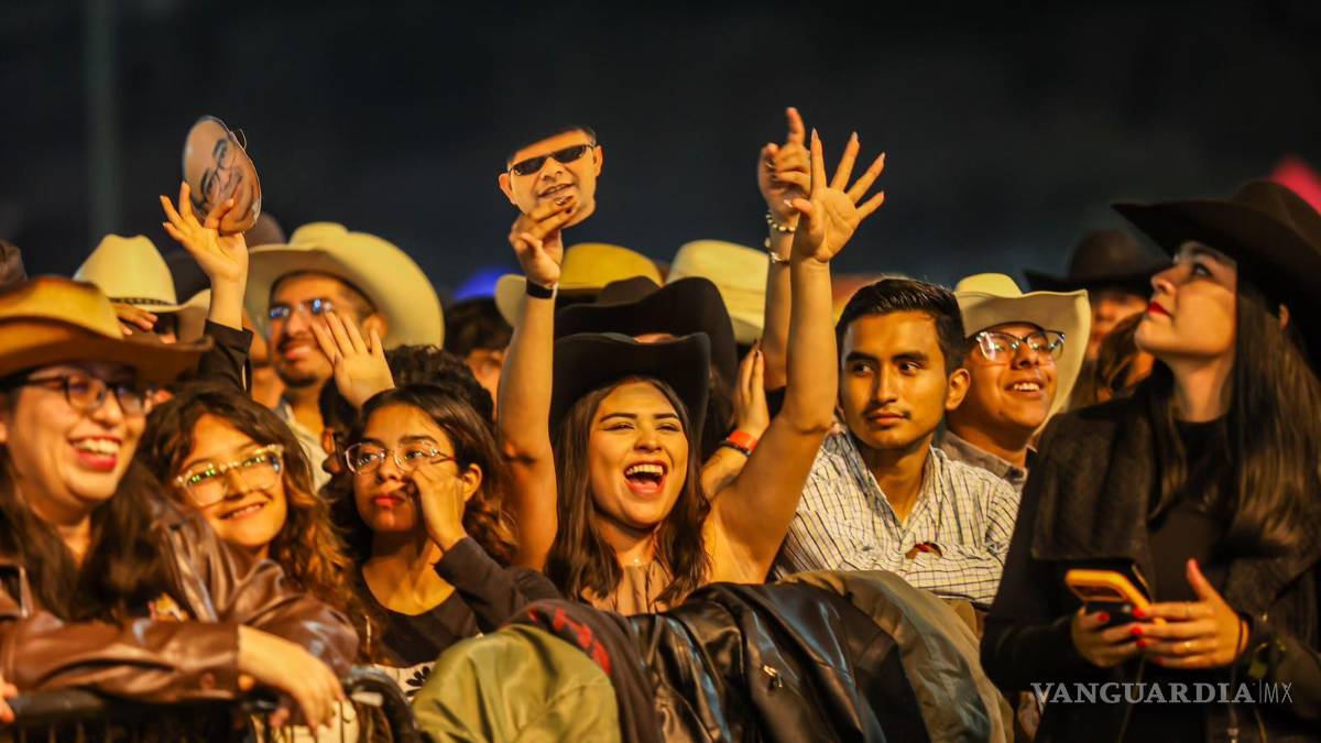Festejos bajo el agua: Halcones celebran el UTC Fest 2026