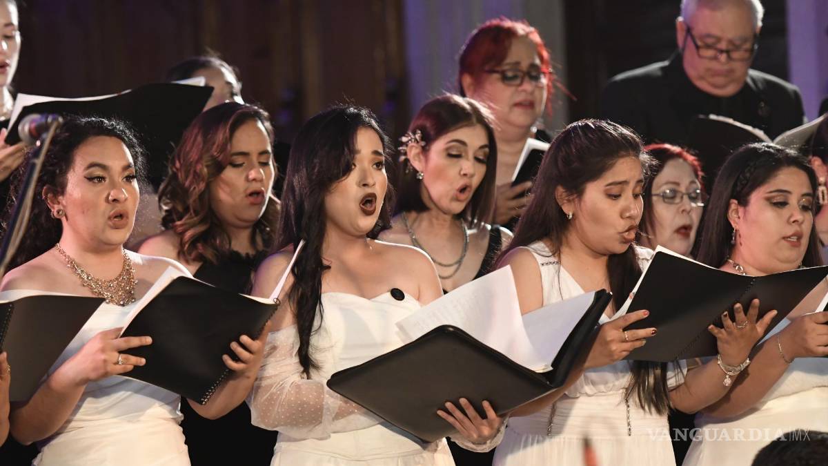 $!Compañía de Ópera de Saltillo llena la catedral de canto y público