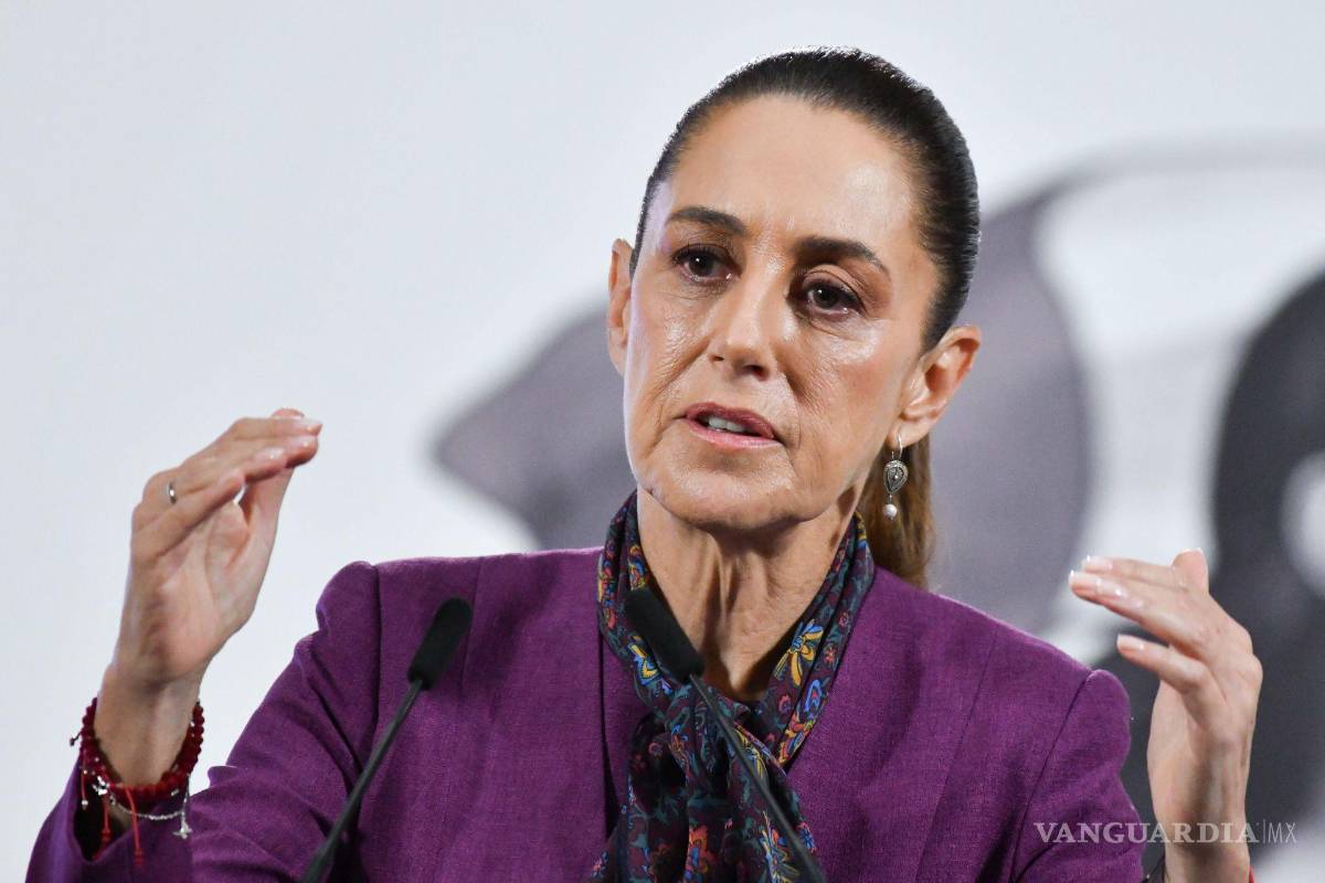 Claudia está dejando la cuarta; Claudia está tomando la cuarta