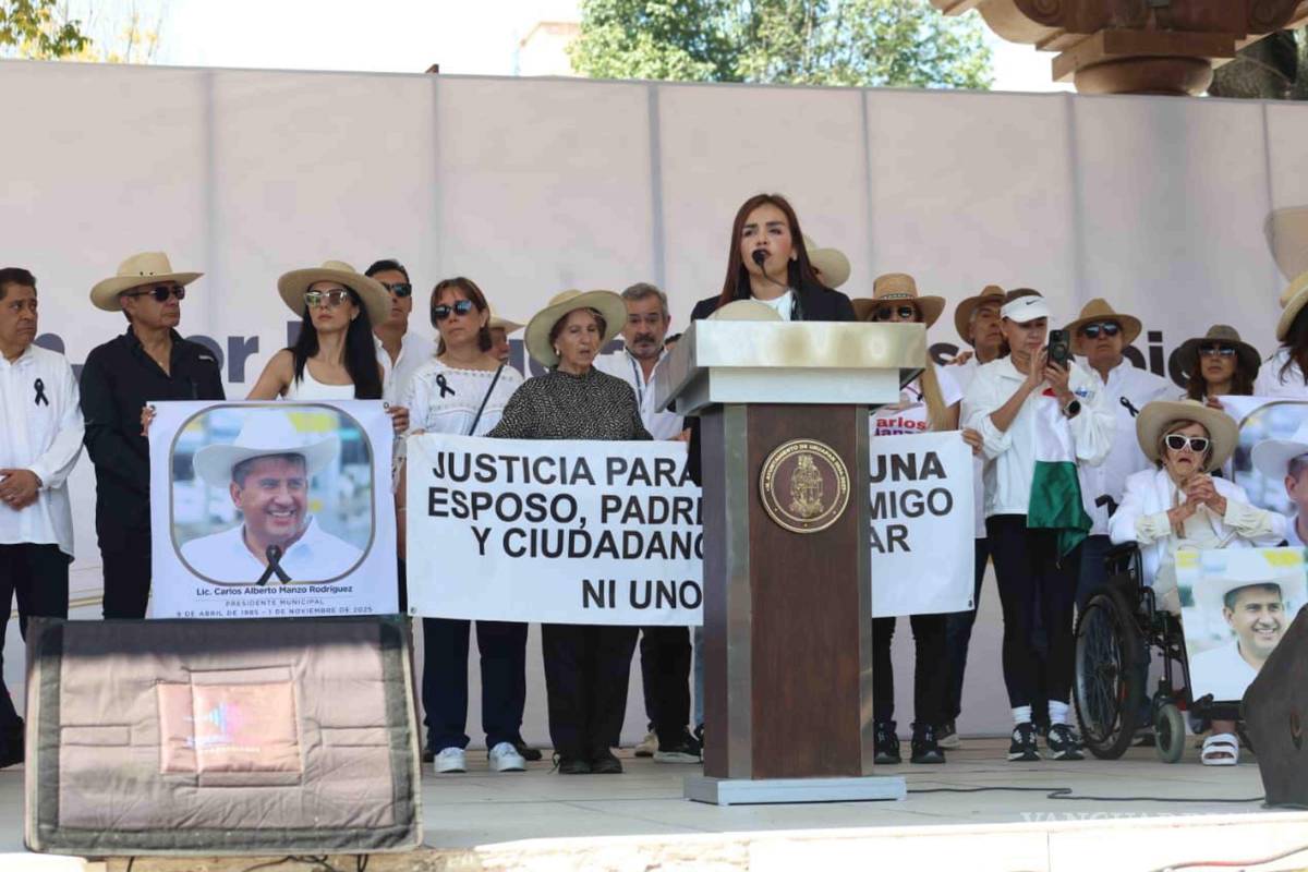 $![EUM20251107NAC01.JPG URUAPAN, Mich., March/Marcha-Manzo.- 7 de noviembre del 2025. Marcha][en memoria del alcalde de Uruapan, Carlos Manzo. Foto: Agencia EL UNIVERSAL/Luis Camacho/ARMM]