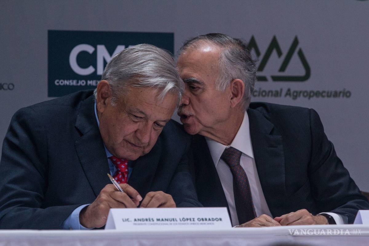 La decadente I.P. compromete futuro de México. Episodio I, Poncho Romo