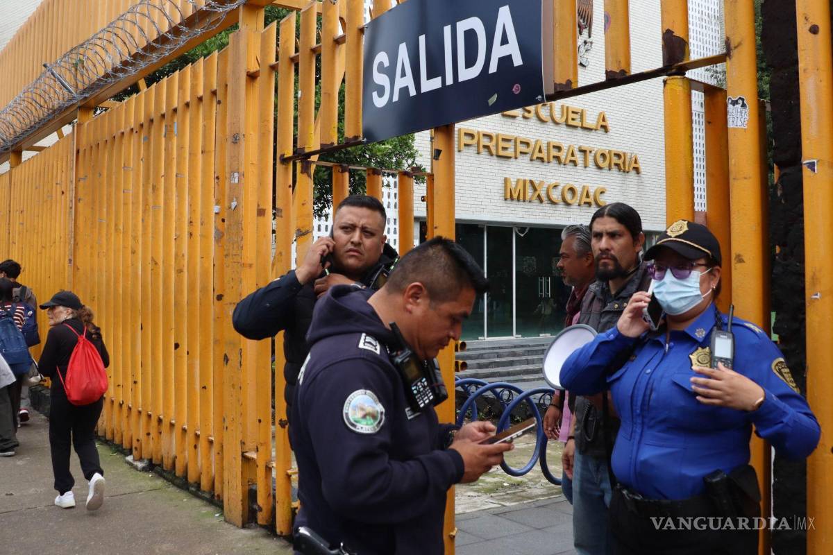 Desalojan a estudiantes y personal de preparatorias 7 y 8 por presuntas amenazas de violencia