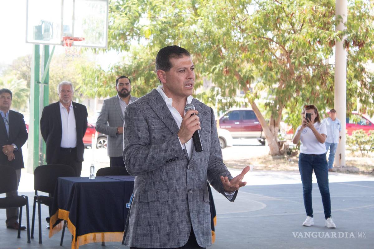 $!El rector destacó que Coahuila demanda seis mil ingenieros al año, pero las universidades solo egresan dos mil.