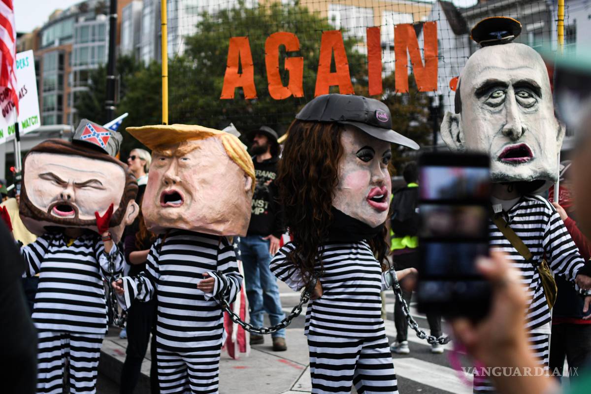 Protestas contra Trump suscitan un ambiente festivo; republicanos las llaman actos de odio a EU