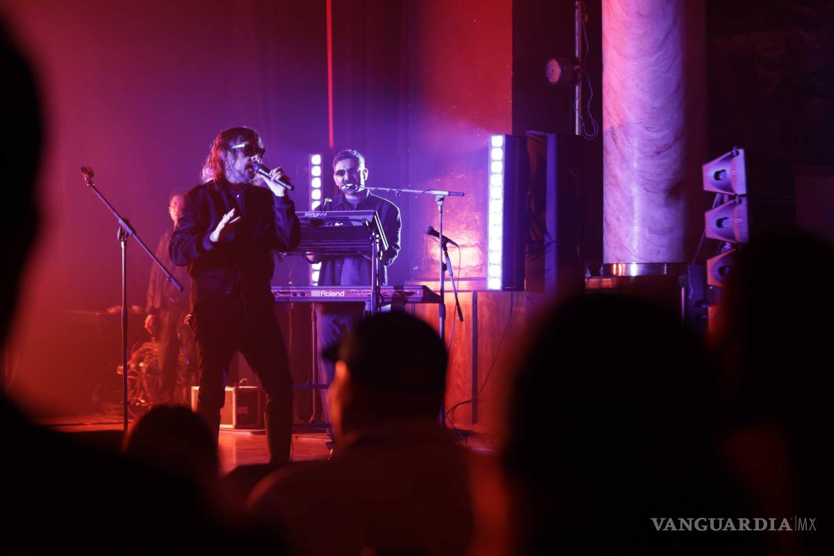 $!Camilo Séptimo llenó de atmósfera el Paraninfo del Ateneo Fuente en Saltillo