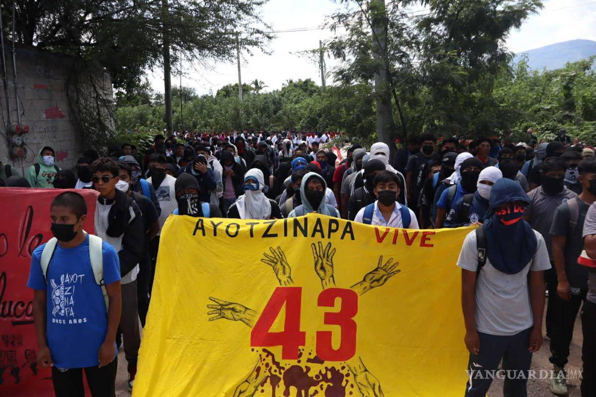 Detienen a expolicía vinculado con desaparición de normalistas de Ayotzinapa