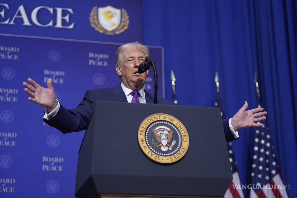 $!El presidente Donald Trump habla durante una reunión de la Junta de Paz en el Instituto de Paz de Estados Unidos en Washington.