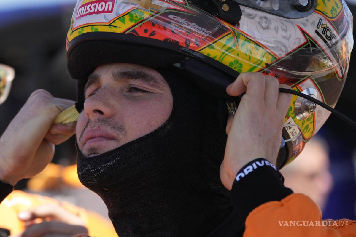 Pato O’Ward se queda sin victoria en Nashville tras choque por pinchadura