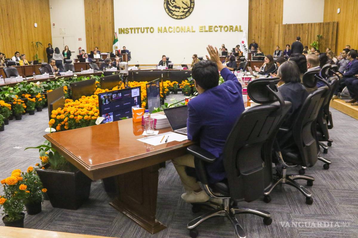 Ajusta INE presupuesto 2026; atizan a diputados por recorte de mil millones de pesos