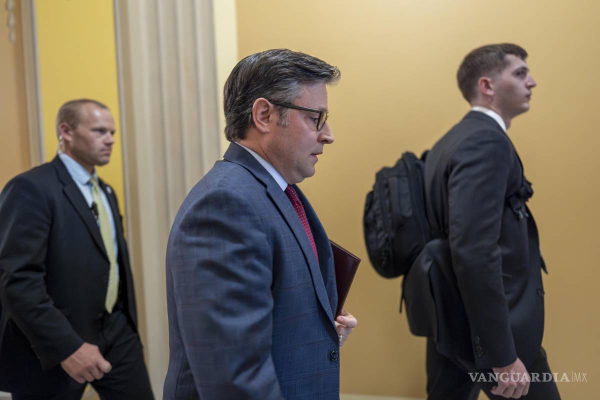 Recula Mike Johnson sobre sus afirmación sobre que Trump era un informante del FBI contra Epstein