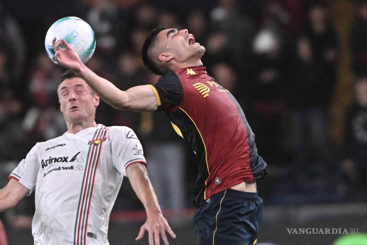 Johan Vásquez sufre con el Genoa en la derrota 0-2 ante Cremonese en la Serie A