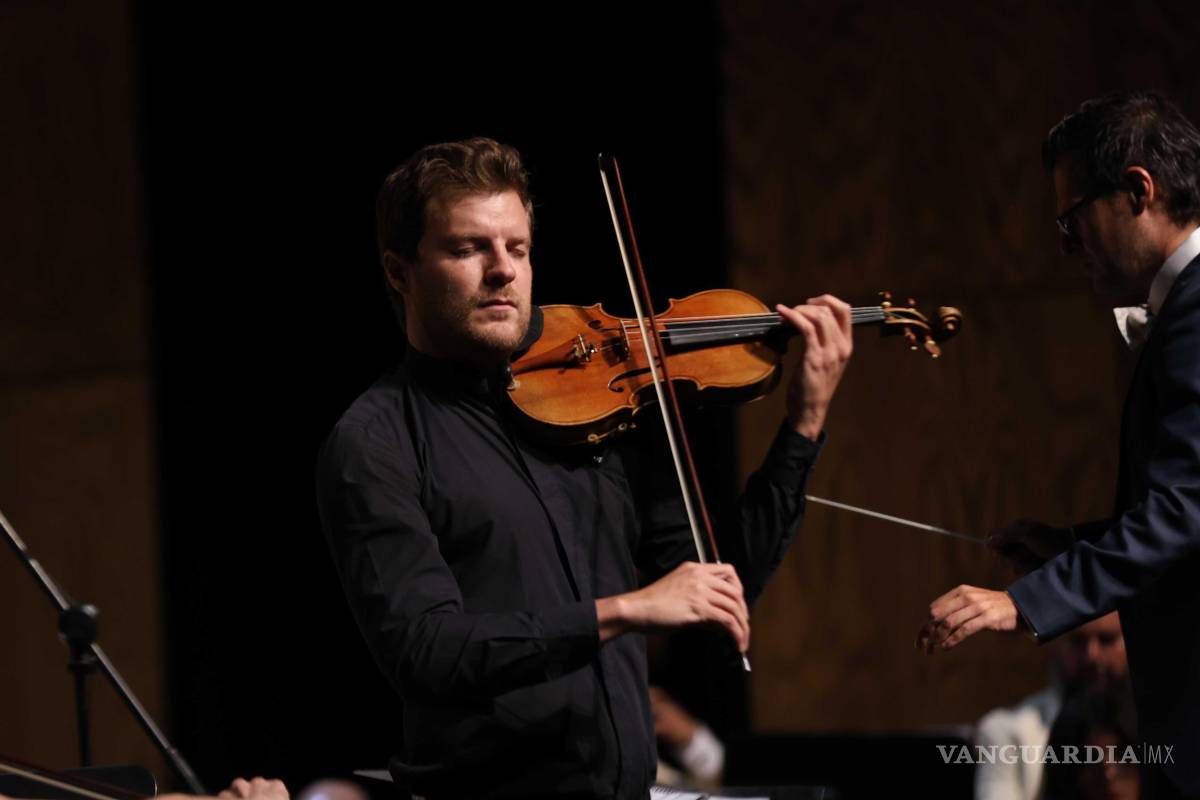 Miguel Colom brilla junto a la Orquesta Filarmónica del Desierto en concierto en Saltillo