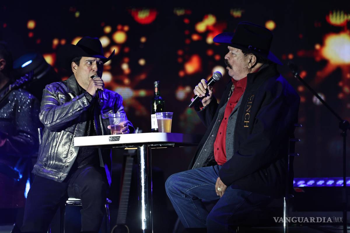 $!El cantante texano contó con la participación de