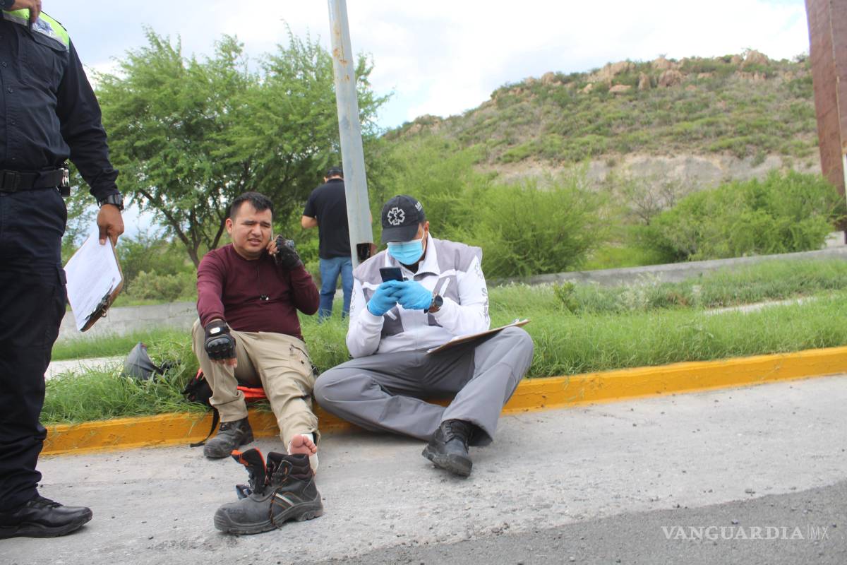 Repartidor sufre aparatosa caída en la glorieta Venustiano Carranza, en Saltillo