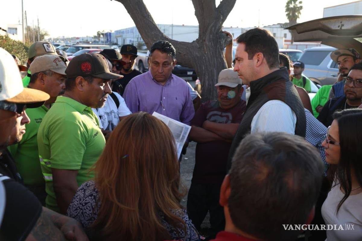 $!Tras el diálogo con el alcalde Javier Díaz, las unidades de recolección de basura en Saltillo retomaron su primer turno de manera normal, garantizando el servicio en toda la ciudad.