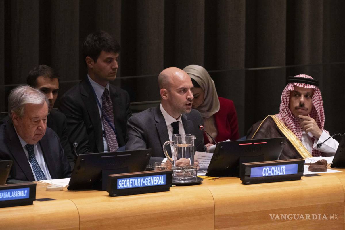 $!El secretario general, António Guterres (i), instó a los participantes a “mantener viva la solución de dos estados”.