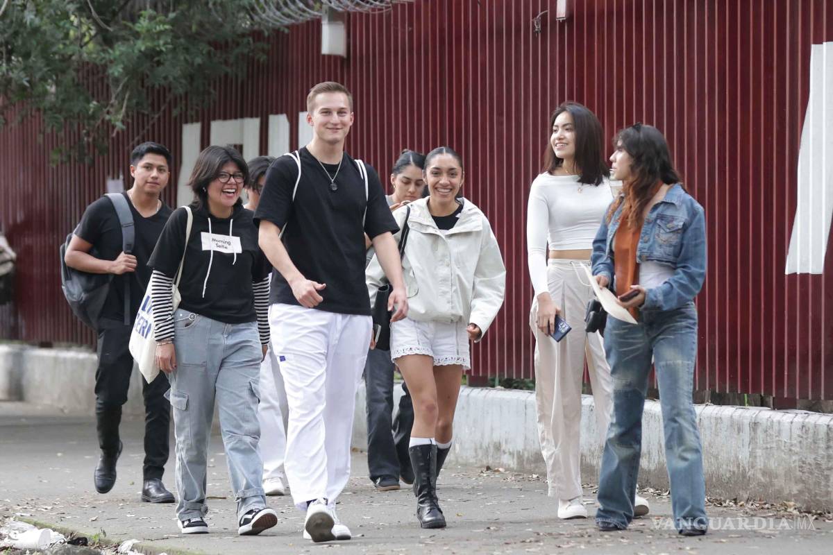 Desertan 864 mil 308 alumnos en 2024-2025