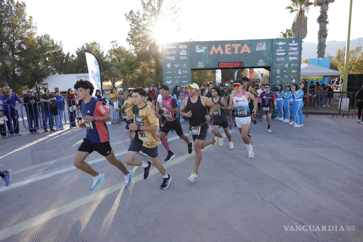 $!Salida puntual de los corredores tras el disparo de inicio a las 8:00 horas.