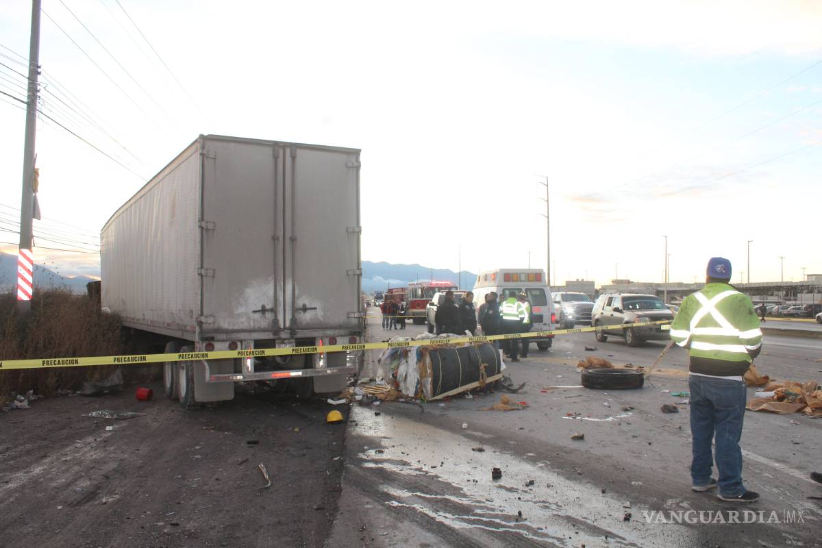 Choque de tráileres deja un muerto, en Saltillo