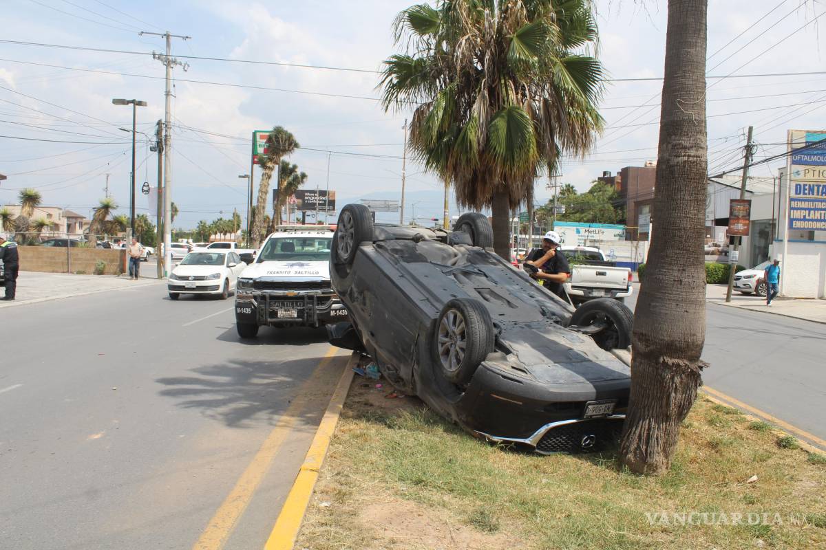 Menor de 7 años resulta lesionada tras volcadura en Saltillo