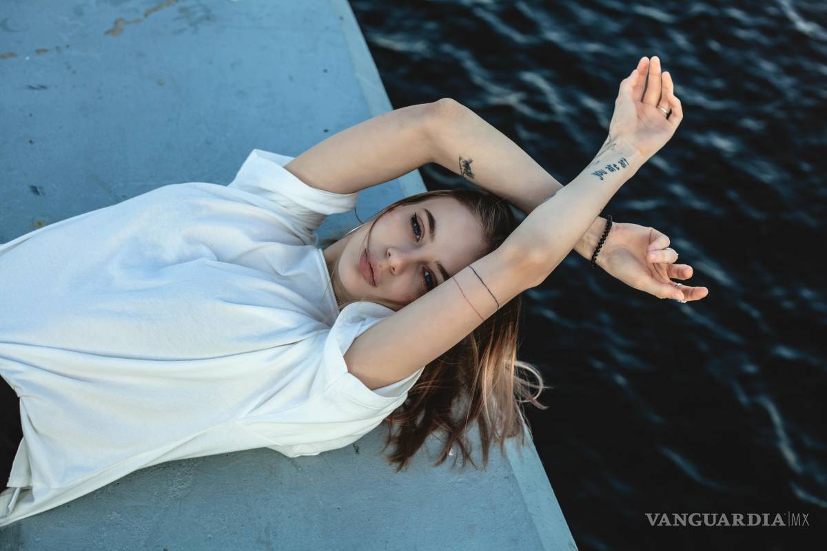 Simple e inmortal: el poder silencioso de la camiseta blanca