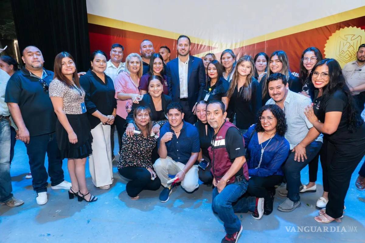 Celebran a 713 graduados de talleres comunitarios en Piedras Negras