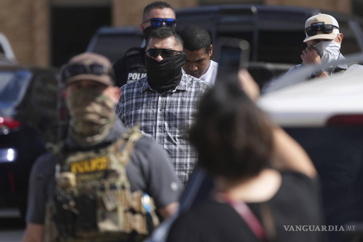 Elimina EU límite de edad para contratar a agentes que arresten y deporten a migrantes