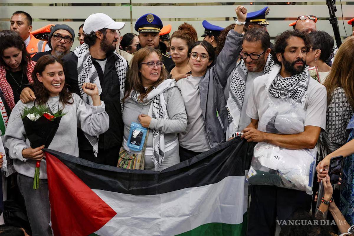 Llegan al AICM seis connacionales repatriados desde Israel; gastos los sufragará el gobierno: Sheinbaum