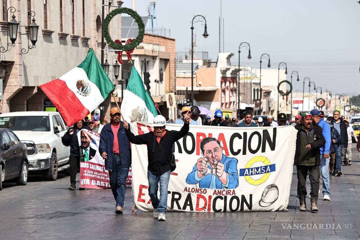 Concluyen ex obreros de AHMSA caravana; entregan peticiones a la 4T