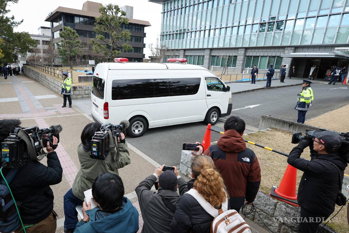$!Los medios de comunicación frente al Tribunal de Distrito de Nara antes del veredicto contra Tetsuya Yamagami en Nara, oeste de Japón.