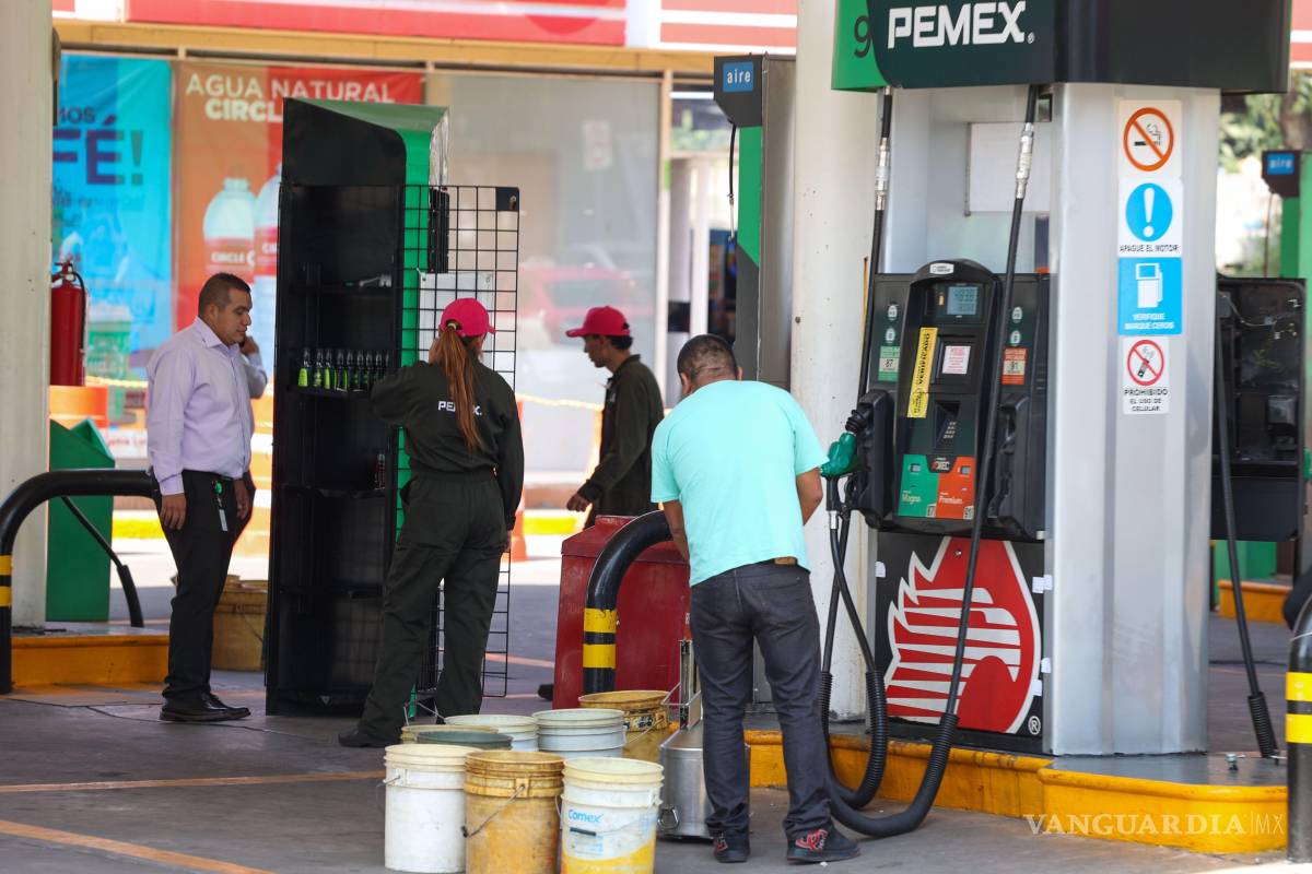 Denuncia Profeco a gasolineras por vender litros incompletos