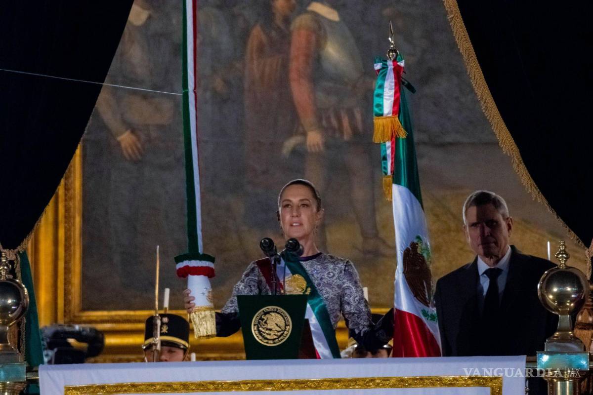 Y la gritona ondeó 4 veces el “ALVARO PATRIO”...