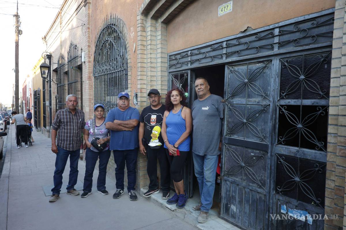 Hacen guardias de 24 horas para evitar despojo de propiedad en el centro de Saltillo
