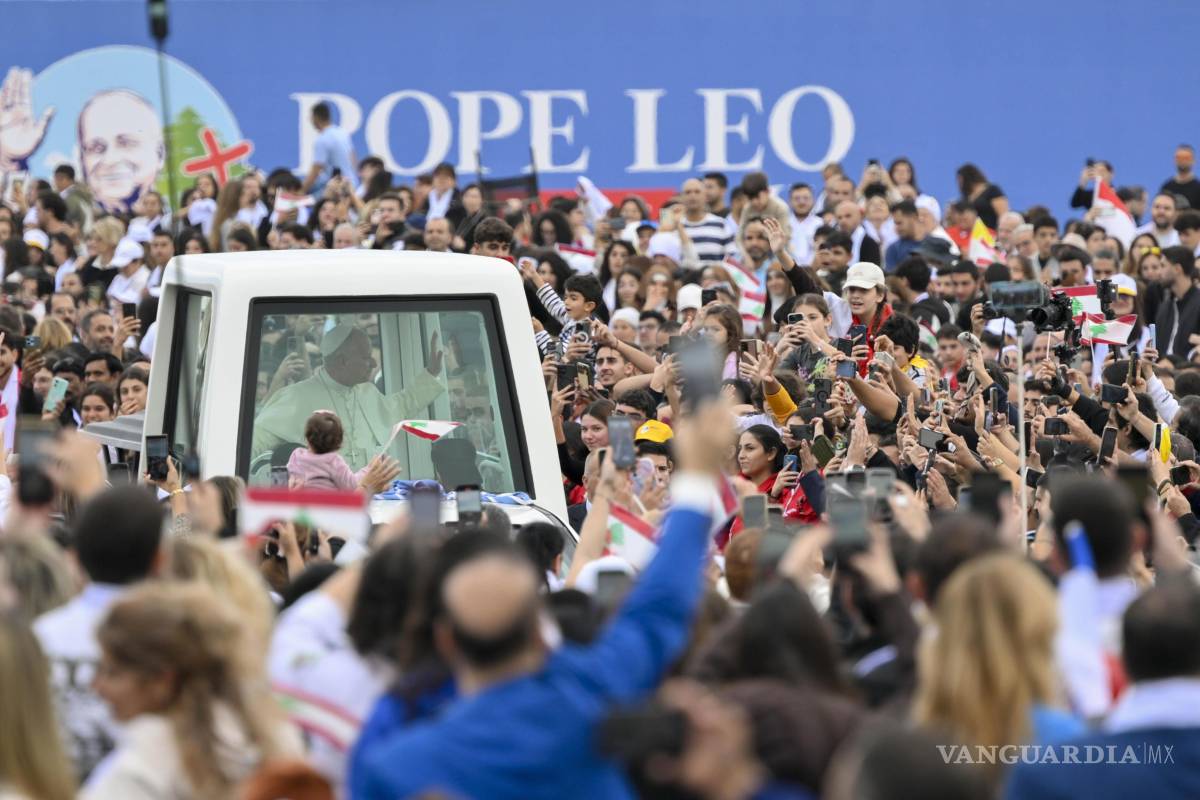 $!El Papa León XIV saluda a los fieles el día en que celebró una Santa Misa en el paseo marítimo de Beirut, durante su viaje apostólico, en Beirut, Líbano.