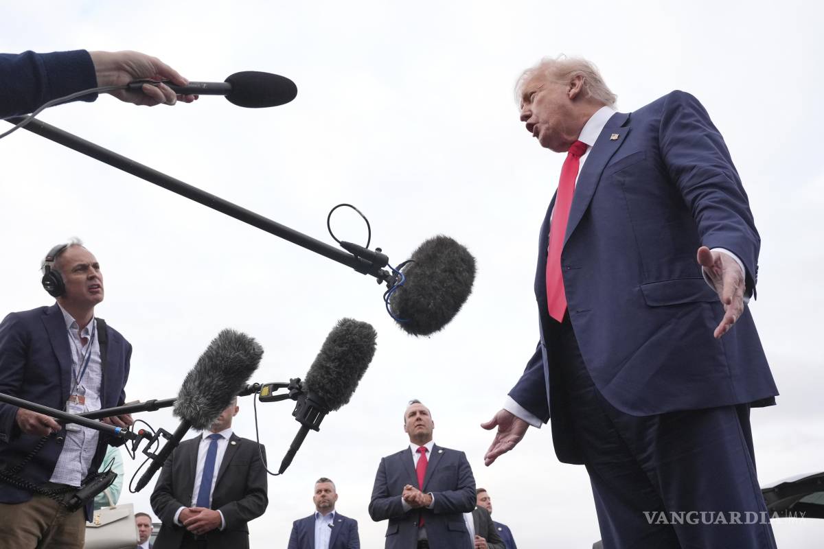 Trump asegura que debilidad del dólar beneficia al impacto de su política comercial